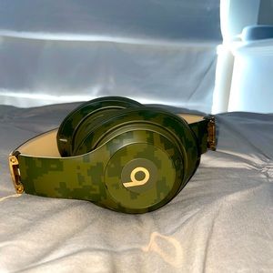 Beats Studio3 Over-Ear Noise Canceling Bluetooth Wireless Headphones
